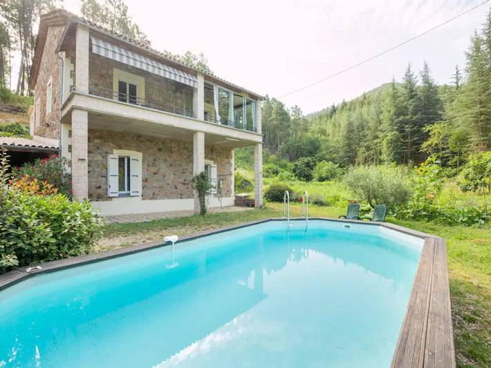 Location de vacances pour 6 personnes, avec piscine et jardin à Molières-sur-Cèze