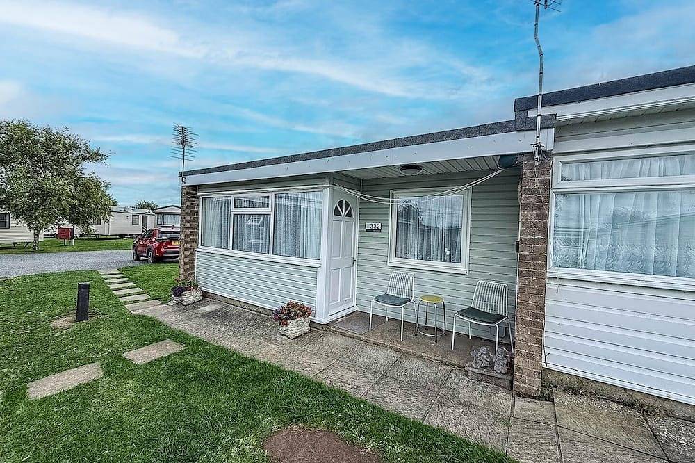 Modern chalet nearby Hemsby beach in Hemsby, Great Yarmouth