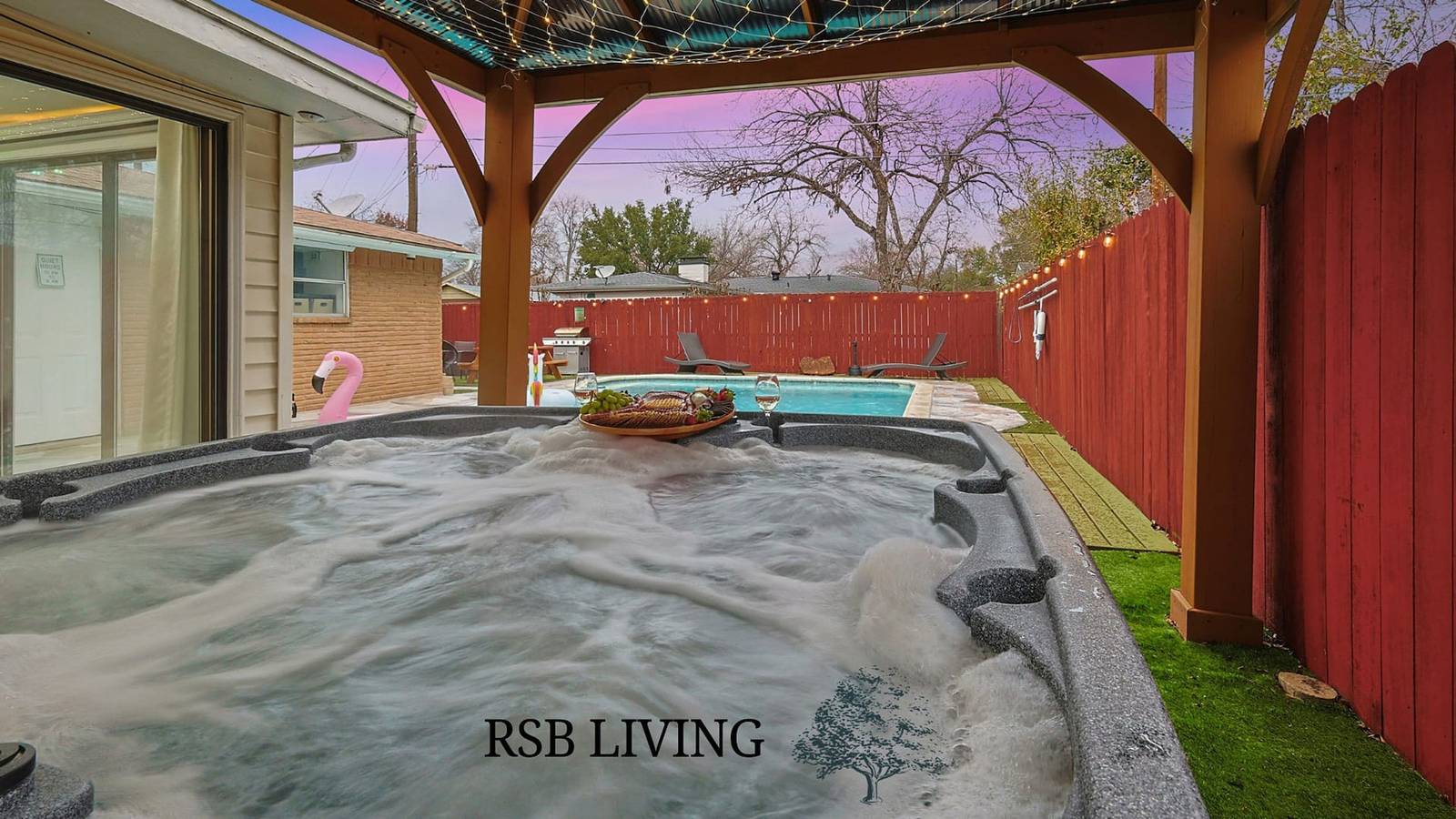 Serene 5Br/2B with Pool & Jacuzzi - 11 Guests in Irving, Dallas County