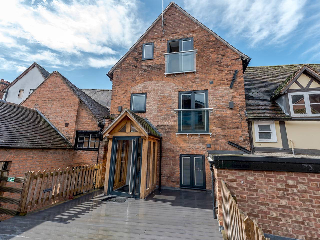 Entire apartment, 5C Charming Town Centre Apartment With Roof Top Views - Pass the Keys in Shrewsbury, Shropshire