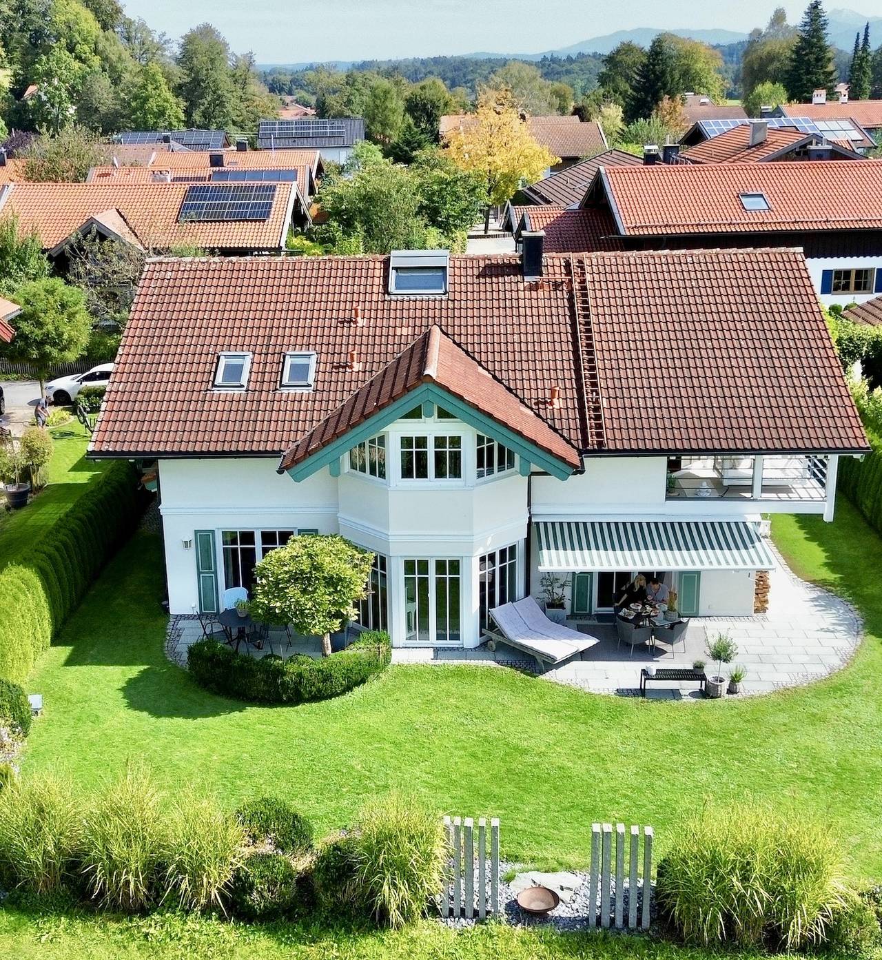 Ganze Ferienwohnung, Ferienwohnung Ober - Ferienwohnung mit 1 sep. Schlafzimmer in idyllischer Lage, Terrasse, 45qm in Prien am Chiemsee, Chiemsee