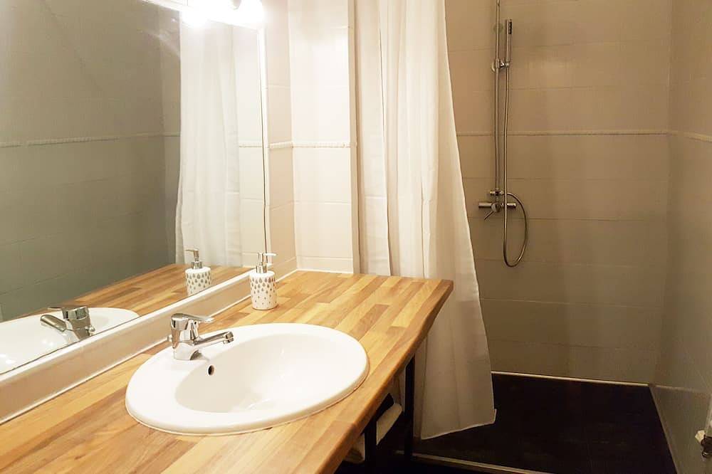 Entire apartment, Grand T3 in the heart of the city and close to the Museum Soulages in Rodez, Massif Central