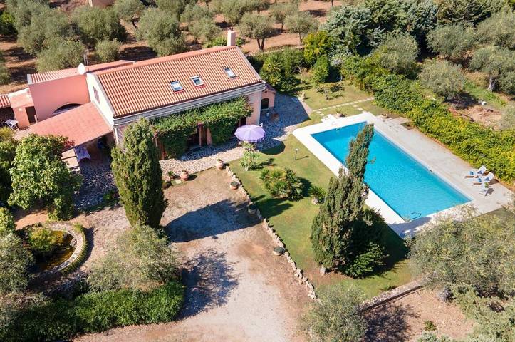 Villa per 9 persone, con piscina e terrazza nonché giardino ad Alghero