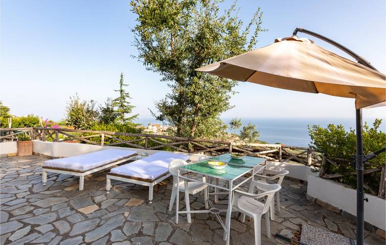 Gîte pour 4 personnes, avec terrasse et piscine à Massa Lubrense - 3
