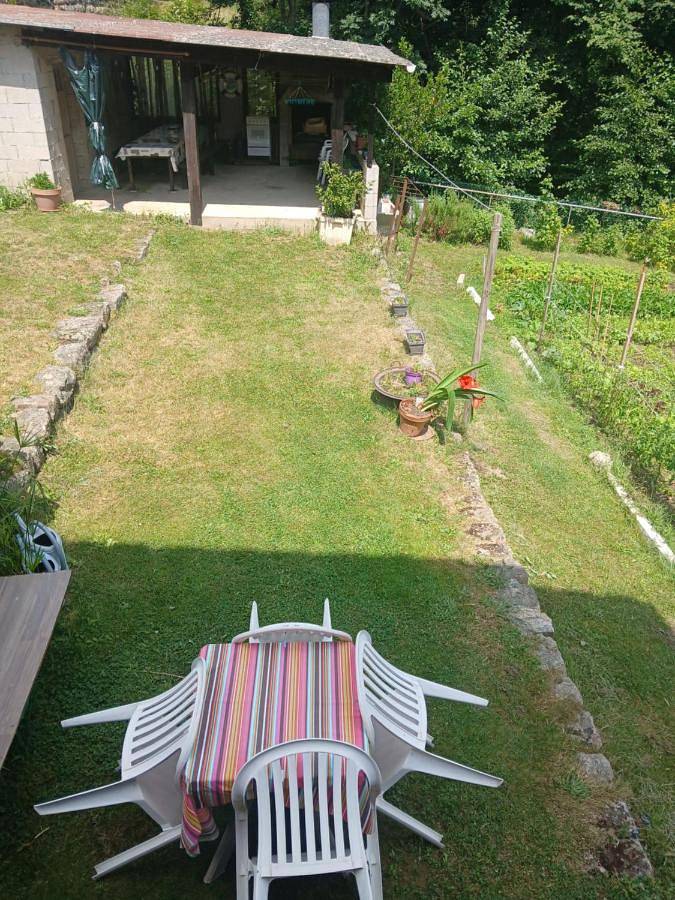Gîte pour 3 personnes, avec jardin et vue à Dornas