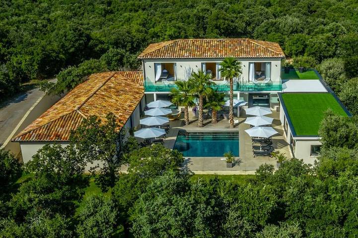 Location de vacances pour 12 personnes, avec jardin ainsi que jacuzzi et balcon à Chamaret