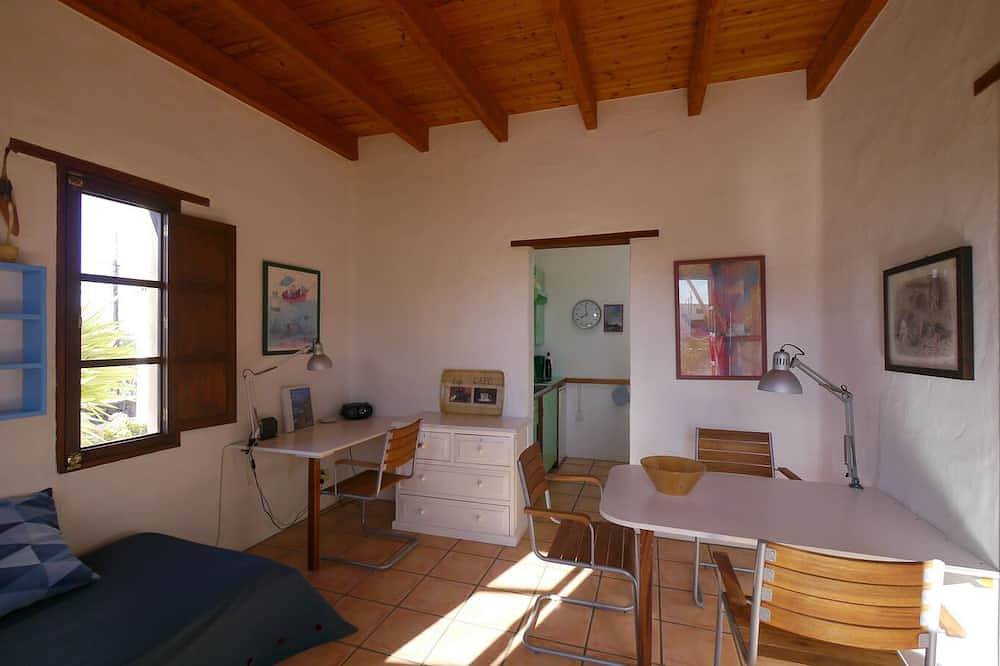 Casa Consultorio, country house in unique nature. in Guatiza, Teguise