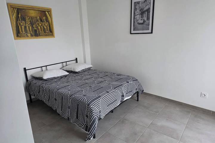 Appartement entier, La Guariguette, La mer, Le Pont du Gard, la Camargue à 25mn & Piscine Privatisée in Milhaud, Région de Nîmes