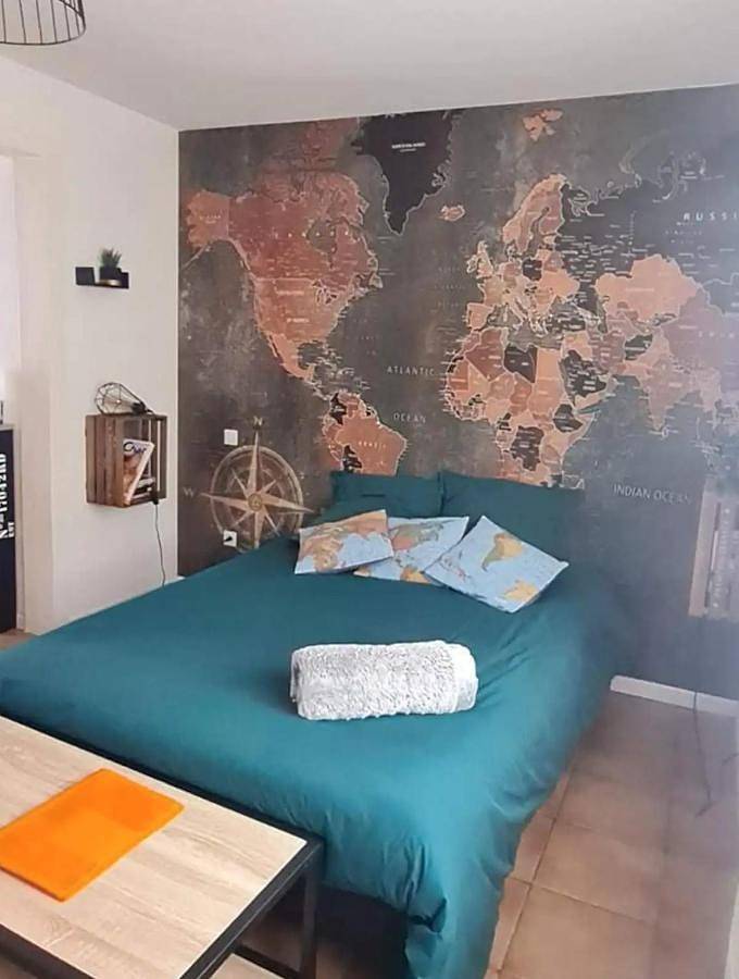 Appartement entier, One-Bedroom Apartment in Saint-Julien-les-Villas, Aube