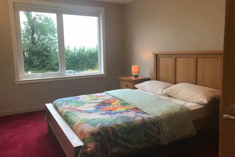 Entire apartment, Appin, Beautiful Lochside Apartment with Balcony in Fort William, Highlands