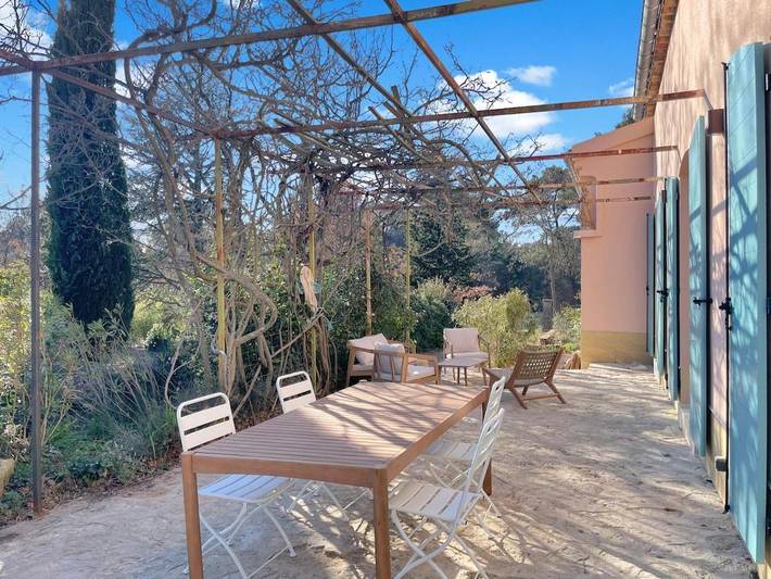 Location de vacances pour 18 personnes, avec vue et terrasse ainsi que piscine et jardin à Venelles - 4