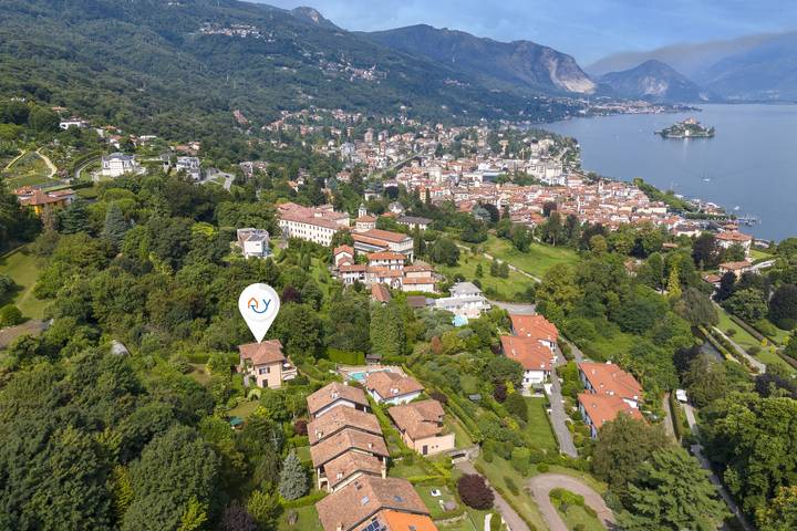 Il Dipinto Sul Lago Stresa Center: Terrace and Garden in Stresa, Comune di Stresa