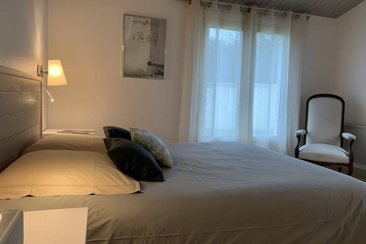 Location de vacances pour 10 personnes, avec jardin dans Plage Du Gros Jonc Le Bois Plage En Re - 4