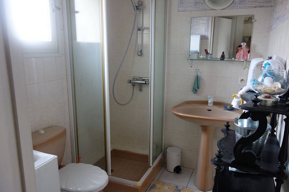 Ganze Wohnung, Großes Studio Klimatisiert, Unabhängige Villa mit Garten, vorausgesetzt, Tranquility in Avignon, Vaucluse