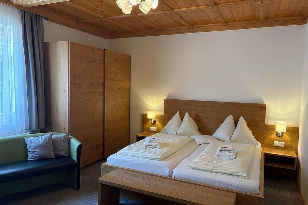 Doppelzimmer, Dusche oder Bad, Balkon - Pension Jägerhof in Mallnitz, Nationalpark Hohe Tauern