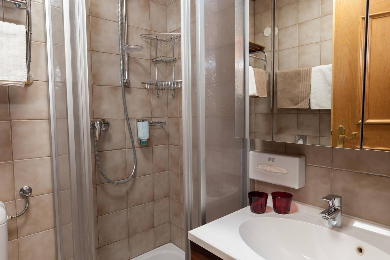 Ganze Ferienwohnung, Einzelzimmer mit Dusche, Wc in Kappl, Verwall