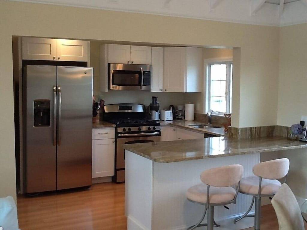 Easton Point: Modern Strandhaus, Zentrale Klimaanlage, kurzer Fußweg zum Strand in Middletown, Newport County