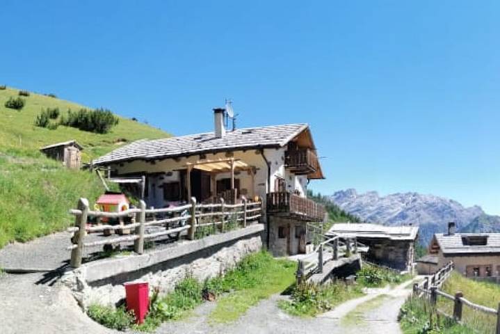 Rustico per 4 persone, con giardino in Valtellina