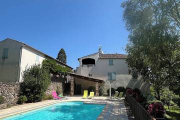 Gîte pour 8 personnes, avec jardin et piscine à Joyeuse