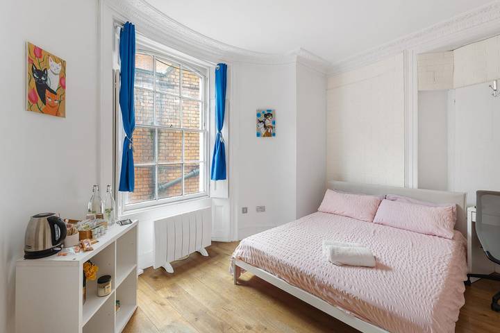 Holiday apartment for 5 people, with pets in East London