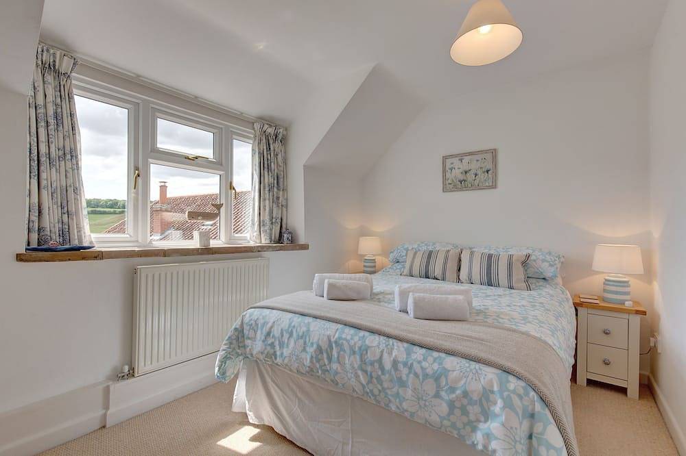 Flint Cottage -  a self catering cottage that sleeps 4 adults and 2 children (under 13)  in 3 bedroo in Stiffkey, Norfolk Coast