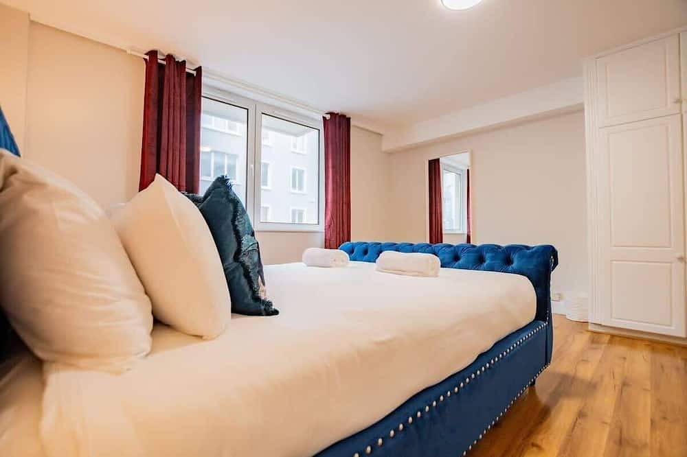 Entire apartment, Merchants Rest 3 bed & 3 Ensuite Optional Parking in Eyre Square, Galway