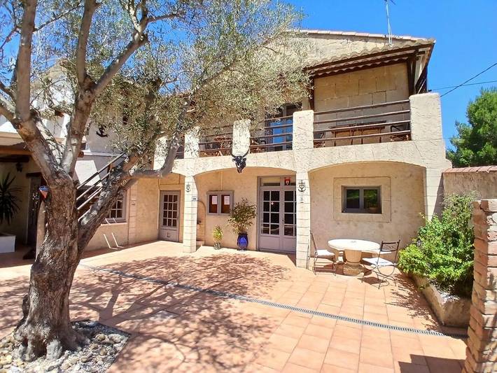 Maison d’hôte pour 2 personnes, avec piscine ainsi que vue et jardin à Arles - 3