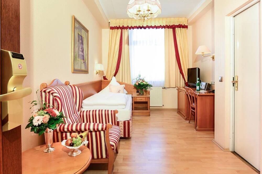 Einzelzimmer Stadt/Hofseite - Bellevue Rheinhotel, Boppard in Boppard, Mittelrhein