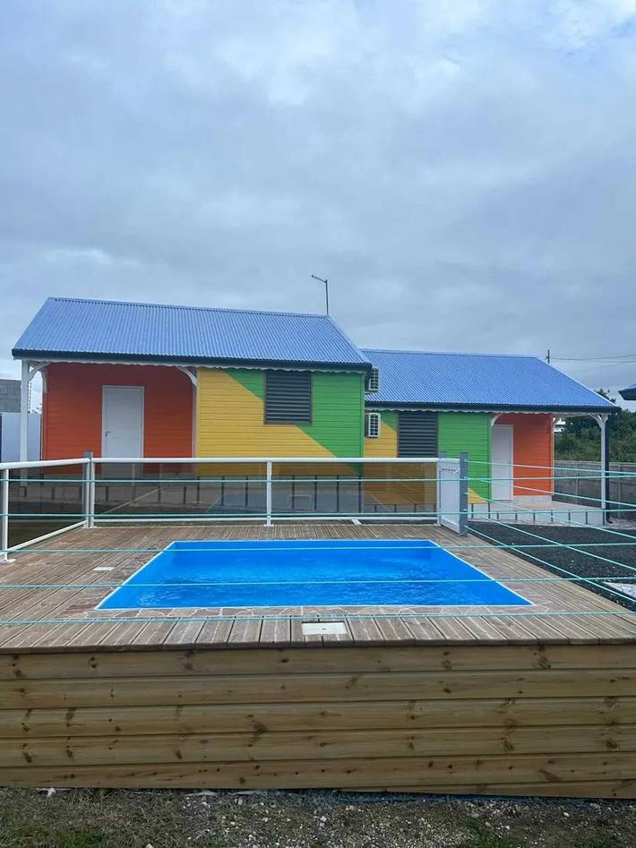 Chalet pour 4 personnes, avec terrasse et piscine