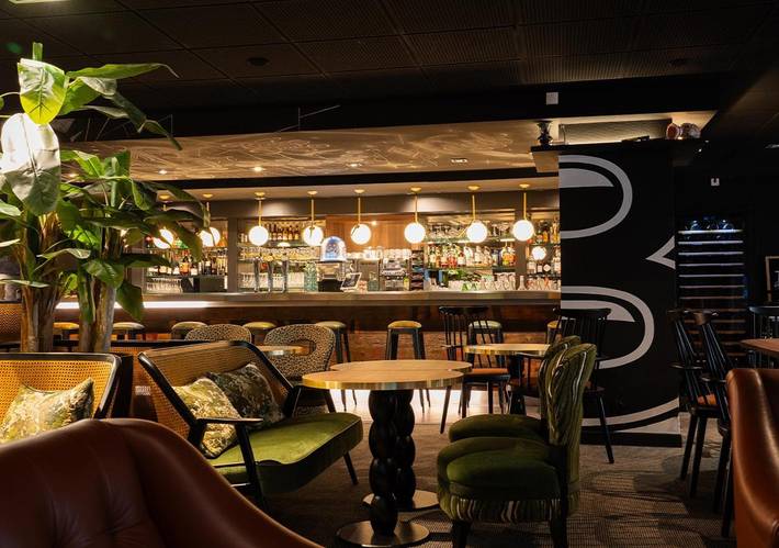 Hôtel pour 4 personnes, avec terrasse et piscine, animaux acceptés