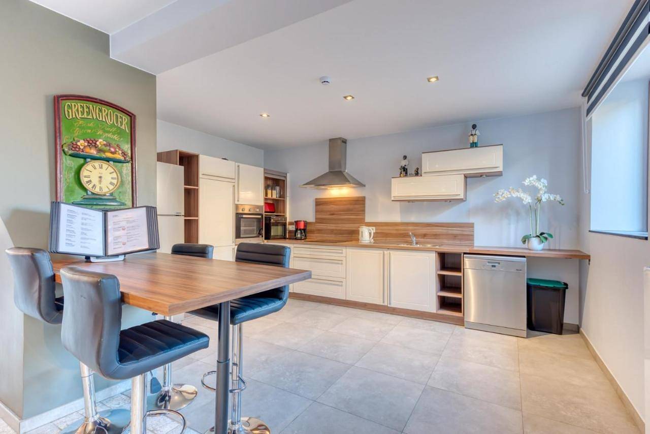 Seven-Bedroom House in Villers-devant-Orval, Florenville