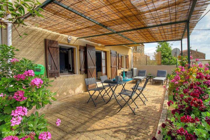 Gîte pour 4 personnes, avec jardin ainsi que vue et terrasse - 1