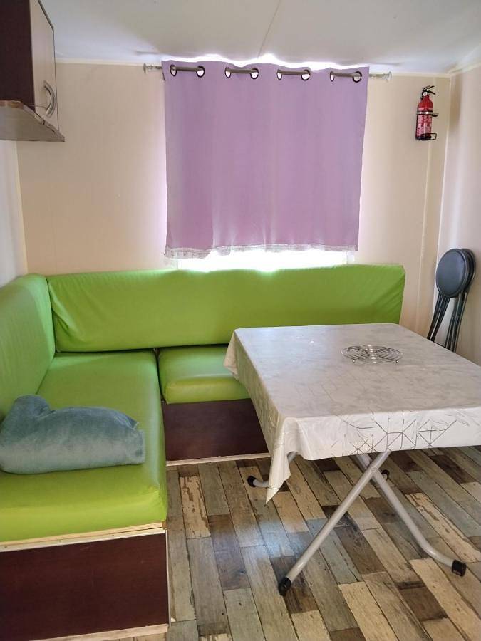 Camping pour 6 personnes, avec terrasse ainsi que piscine et bassin pour enfant à Vic-la-Gardiole - 2
