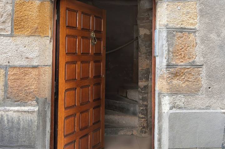 Ganze Wohnung, Cozy, fully renovated one-bedroom apartment in the heart of the medieval city in Montluçon, Montluçon und Umgebung
