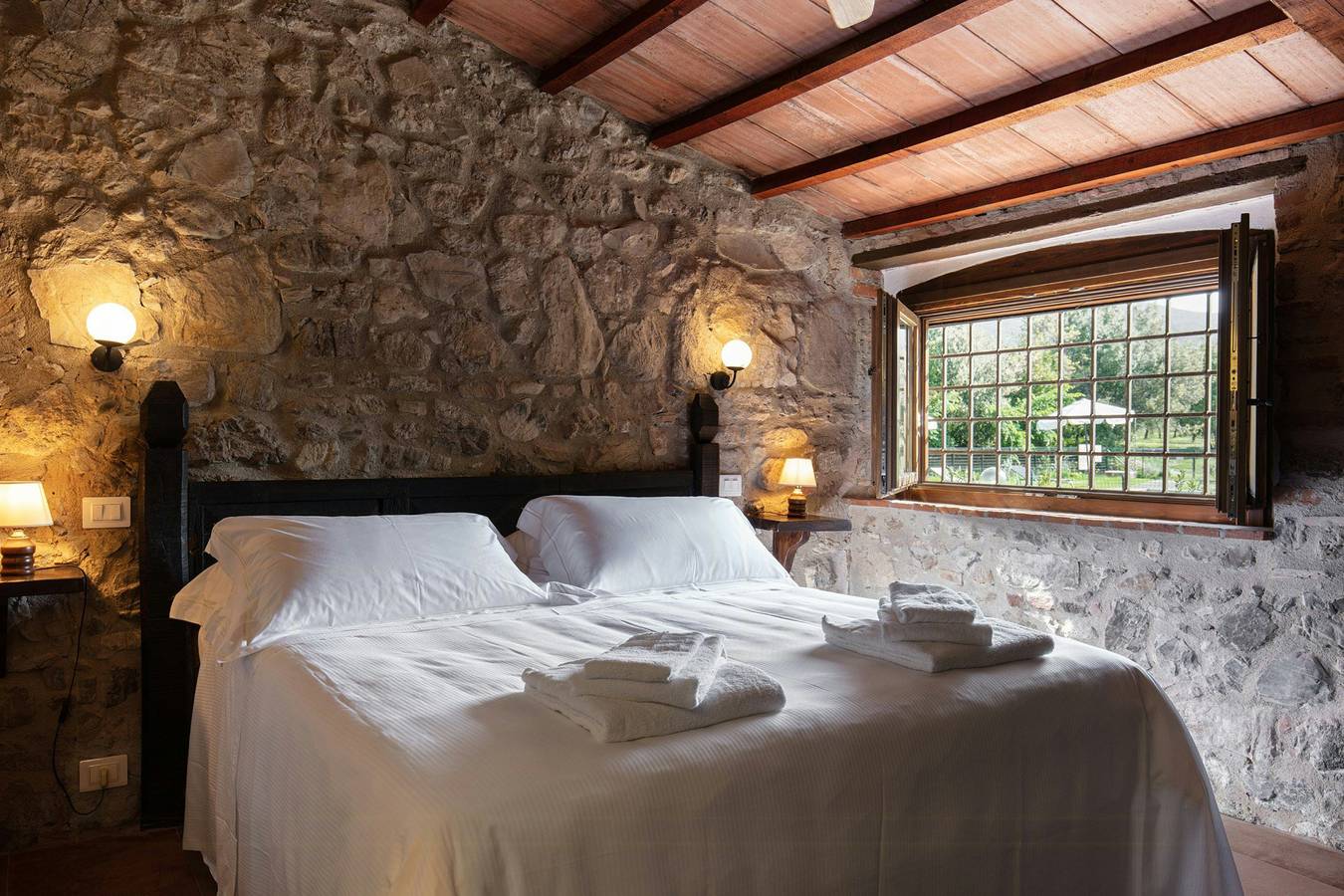 Entire apartment, Apartment in farmhouse with spa in Maremma in Massa Marittima, Grosseto Province