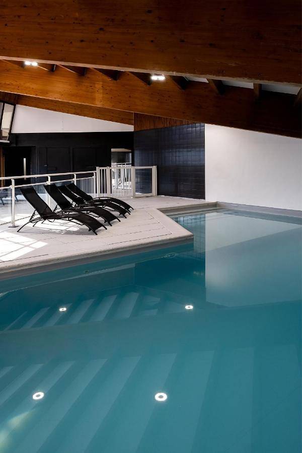 Hôtel pour 4 personnes, avec sauna et piscine ainsi que balcon et vue