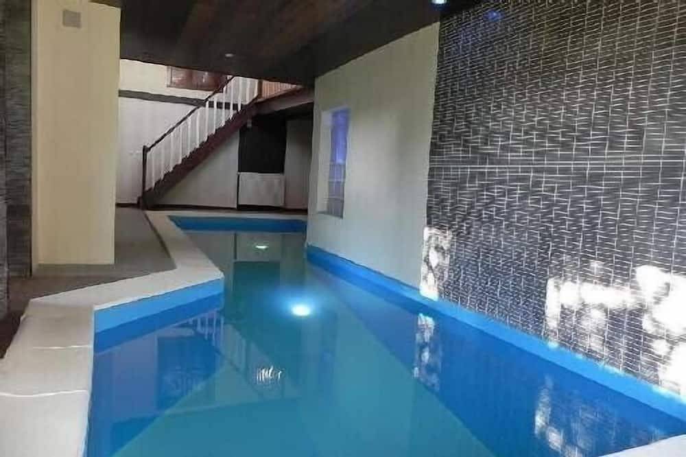 Gîte pour 13 Personnes dans Machézal, Région de Roanne