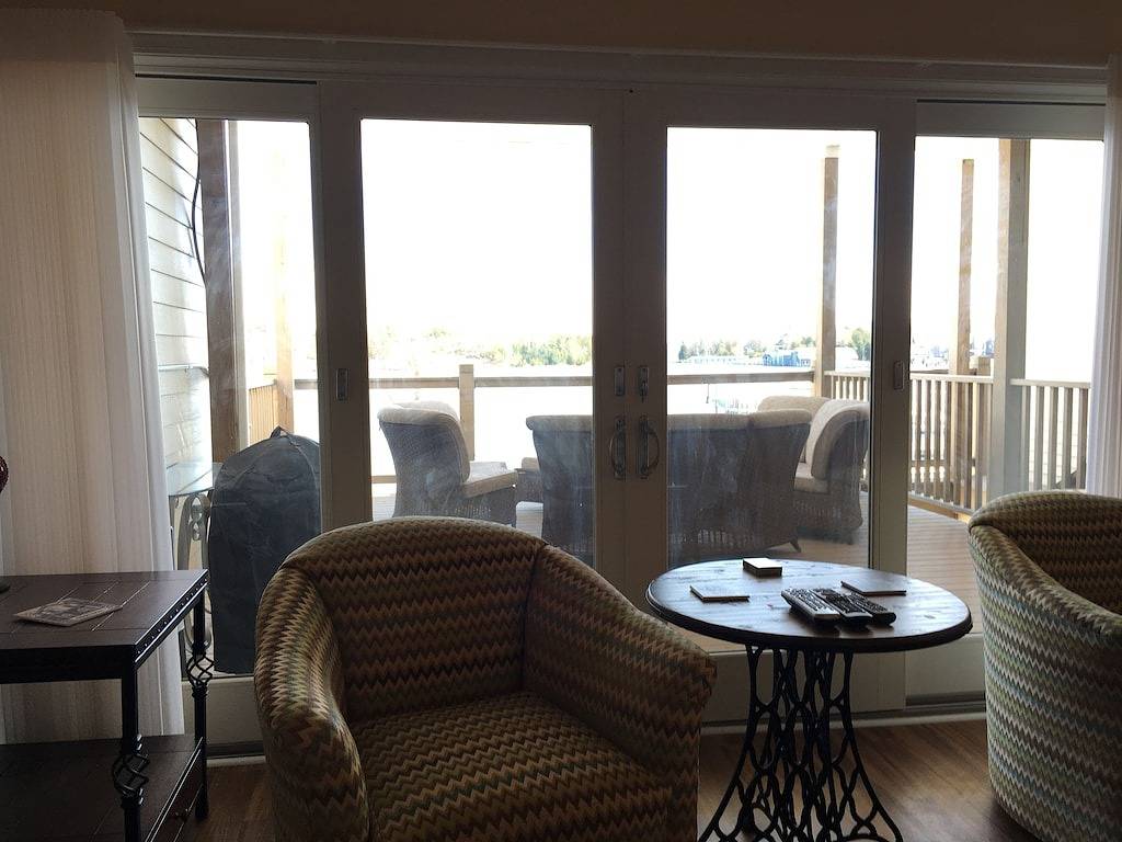 Ganze Wohnung, Kürzlich renovierte gemütliche Suite im Downton Charlevoix mit einer fabelhaften Aussicht! in Charlevoix, Charlevoix County