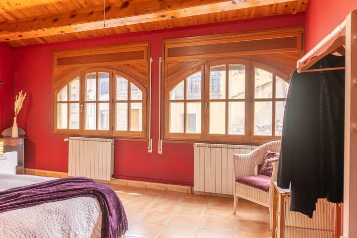 'Habitació La Vinya' con derecho a cocina, jardin, piscina  y Wi-Fi in Sant Martí de Riucorb, Costers del Segre