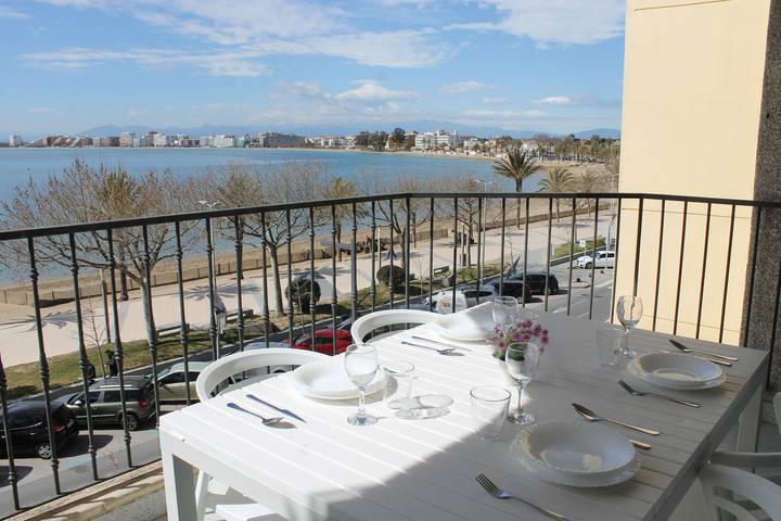 Gîte pour 4 personnes, avec terrasse, animaux acceptés à Roses