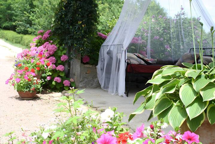 Location de vacances pour 2 personnes, avec jardin et piscine dans Parc naturel régional Périgord-Limousin - 2