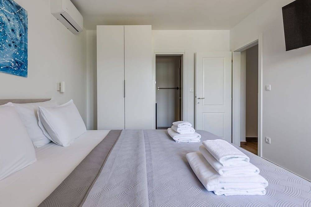 Alleinstehendes Ferienhaus mit Whirlpool,  W-Lan, privatem Pool, Klimaanlage, Tv, Terrasse in Dalmatinisches Zagora