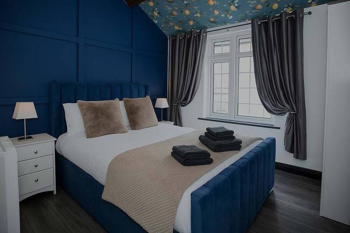 Glamping for 3 people, with pets in Cheshire