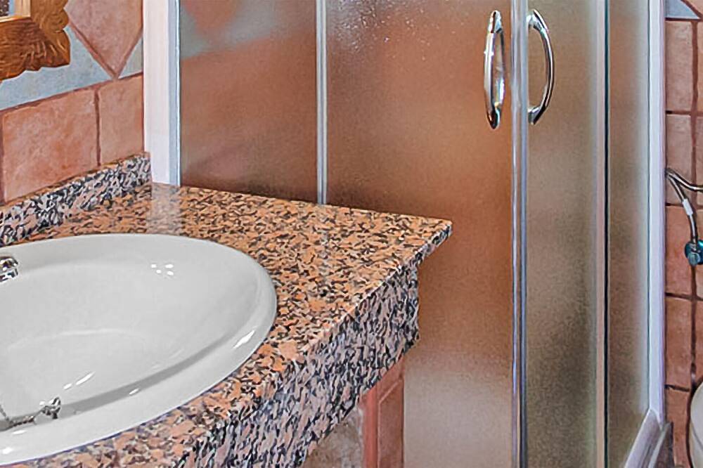 Acogedora casa en Málaga con piscina exterior in Campanillas, Almogía