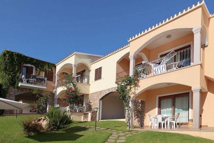 Gîte pour 4 personnes, avec Balcon/Terrasse et Piscine à Badesi