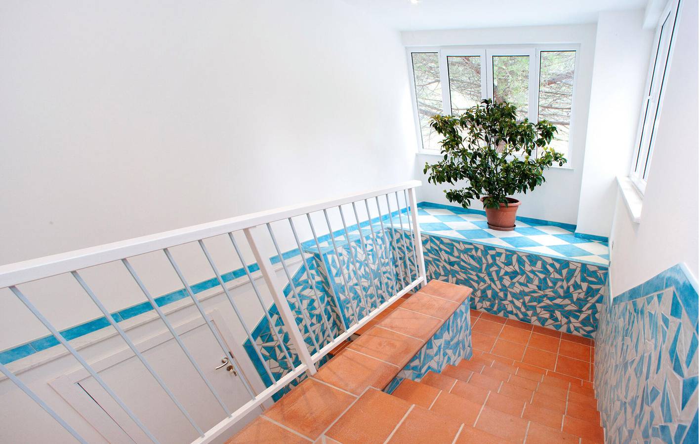 Entire holiday apartment, Cozy Beachside Apartment with TV & AC in Deiva Marina, Riviera di Levante