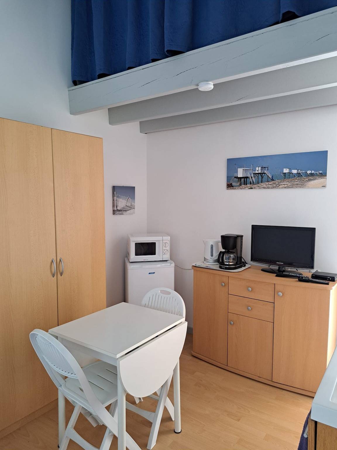 Bed and Breakfast 'La Berguerie' with Private Terrace and Wi-Fi in Dolus-d'Oléron, Côte de Beauté