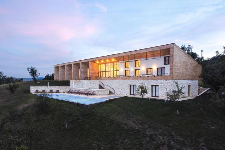Bungalow für 4 Personen, mit Garten und Whirlpool sowie Pool in Rumänien