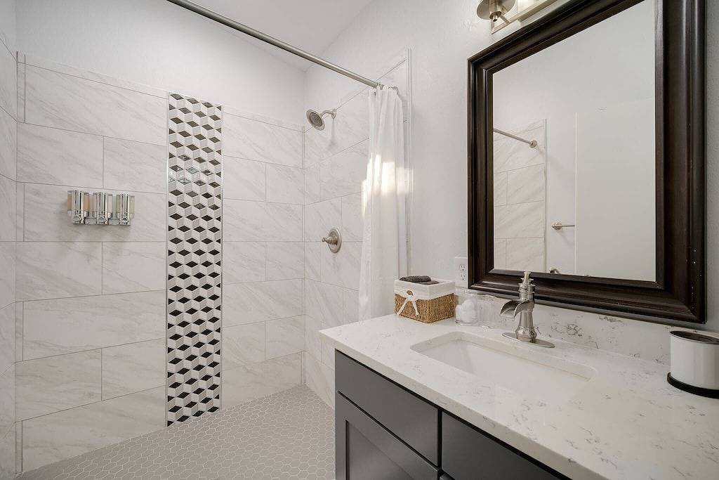 Vibrierendes umgestaltetes Haus mit großem Hinterhof in Irving, Dallas County