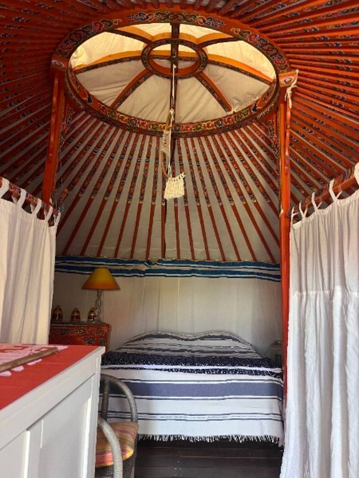 Bed & Breakfast 'Yourte - Les Toits Du Gaou' mit Gemeinschaftsterrasse und Wlan in Six-Fours les Plages, Toulon Region